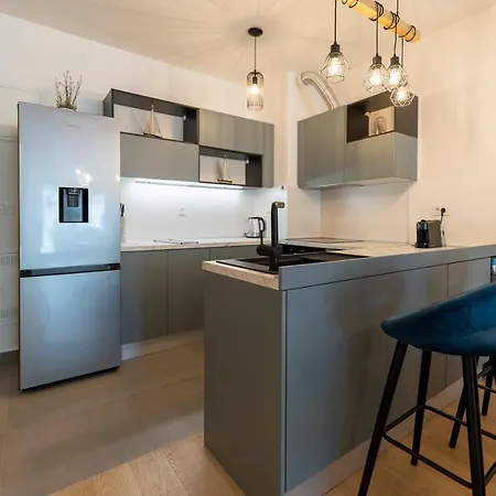 Lu Apartment *