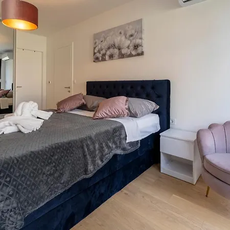 Lu Apartment *