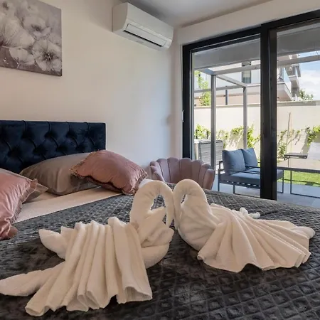 Lu Apartment Split