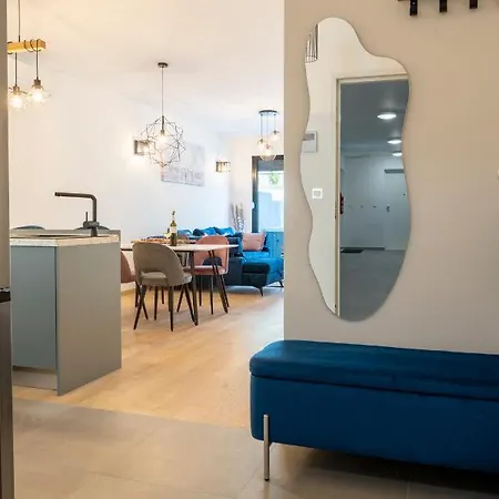Lu Apartment *